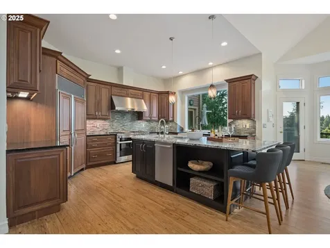 18225 River Edge Court Lake Oswego OR 97034