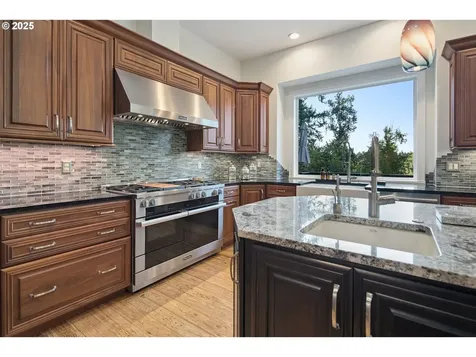 18225 River Edge Court Lake Oswego OR 97034