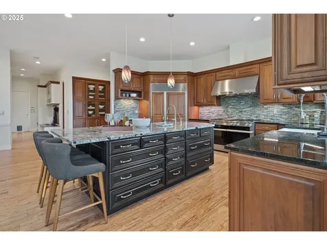 18225 River Edge Court Lake Oswego OR 97034