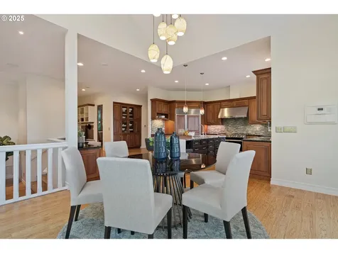 18225 River Edge Court Lake Oswego OR 97034