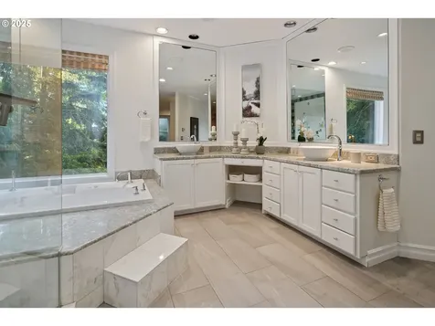 18225 River Edge Court Lake Oswego OR 97034
