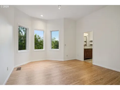 18225 River Edge Court Lake Oswego OR 97034