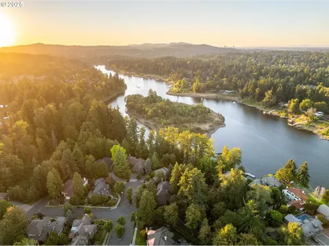 18225 River Edge Court Lake Oswego OR 97034