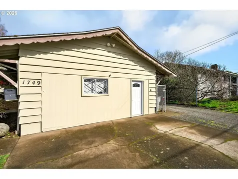 1749 NE Orchard Avenue Mcminnville OR 97128