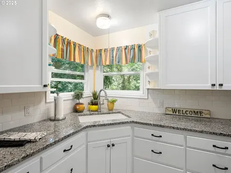 5665 Bonita Road Lake Oswego OR 97035