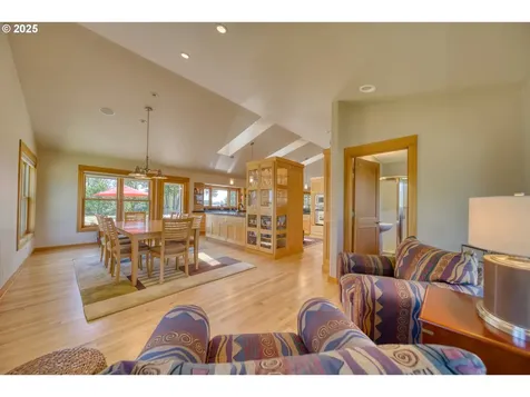 22732 NW Gillihan Road Portland OR 97231