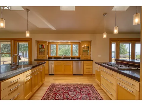 22732 NW Gillihan Road Portland OR 97231