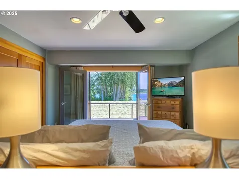 22732 NW Gillihan Road Portland OR 97231