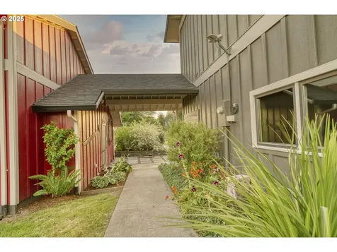 22732 NW Gillihan Road Portland OR 97231