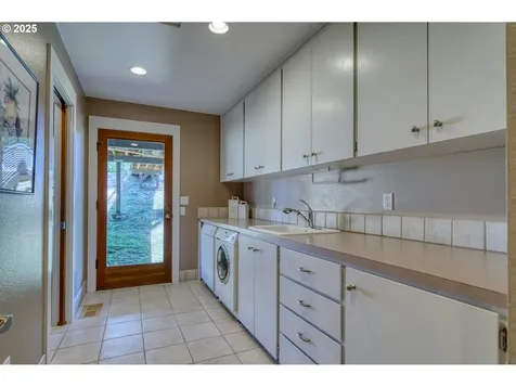 22732 NW Gillihan Road Portland OR 97231