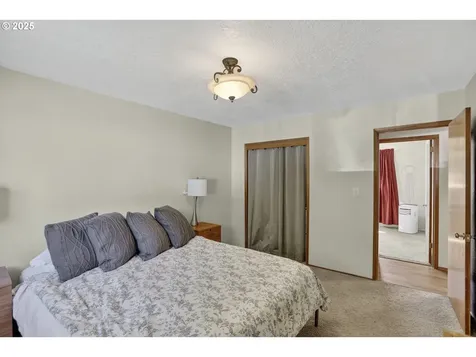 17840 SE Yamhill Street Portland OR 97233