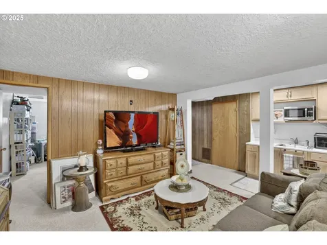 17840 SE Yamhill Street Portland OR 97233