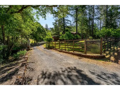 905 Summit Loop Grants Pass OR 97527