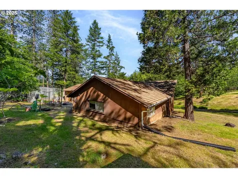 905 Summit Loop Grants Pass OR 97527