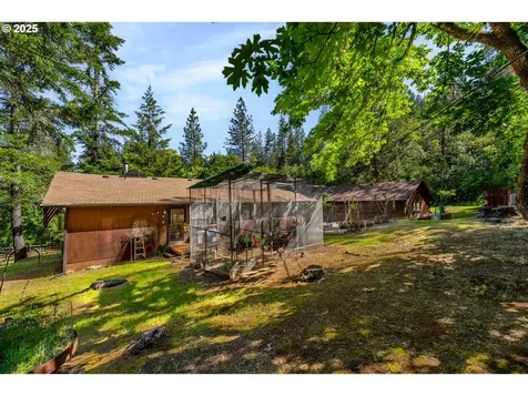 905 Summit Loop Grants Pass OR 97527