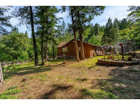 905 Summit Loop Grants Pass OR 97527