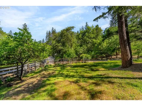 905 Summit Loop Grants Pass OR 97527