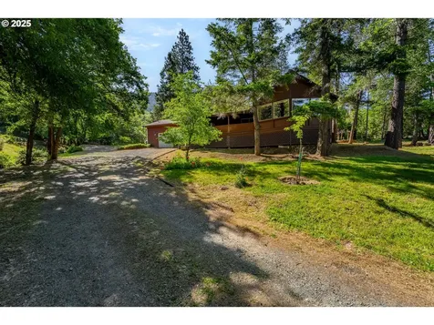 905 Summit Loop Grants Pass OR 97527