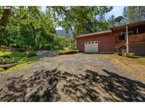 905 Summit Loop Grants Pass OR 97527