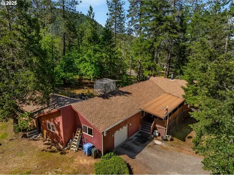 905 Summit Loop Grants Pass OR 97527
