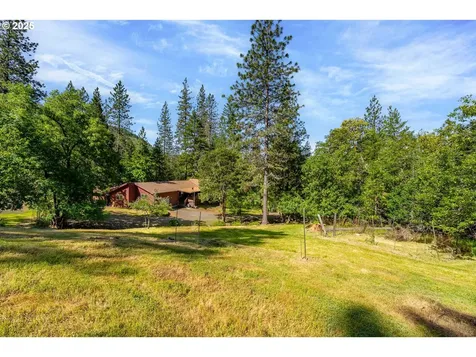 905 Summit Loop Grants Pass OR 97527
