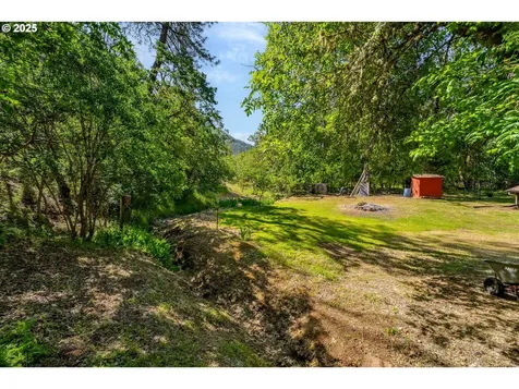 905 Summit Loop Grants Pass OR 97527