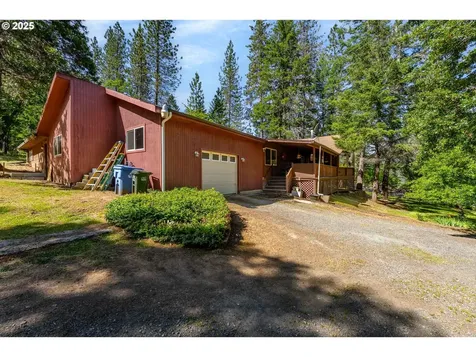 905 Summit Loop Grants Pass OR 97527