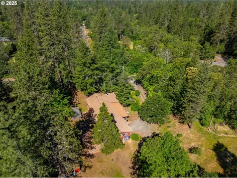 905 Summit Loop Grants Pass OR 97527