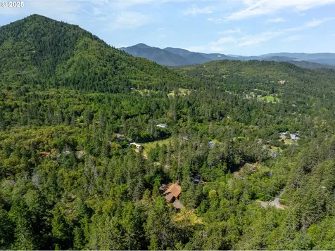 905 Summit Loop Grants Pass OR 97527