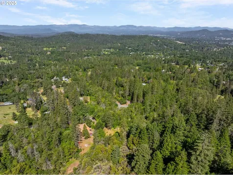 905 Summit Loop Grants Pass OR 97527