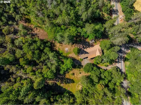 905 Summit Loop Grants Pass OR 97527