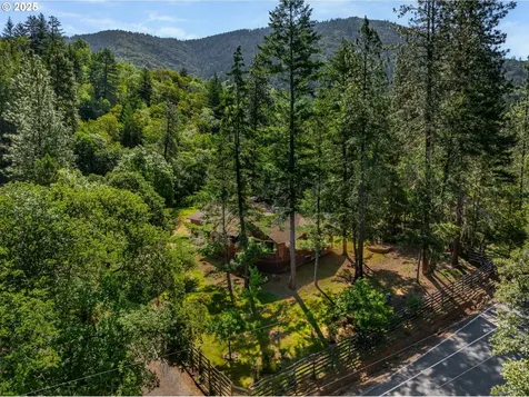 905 Summit Loop Grants Pass OR 97527