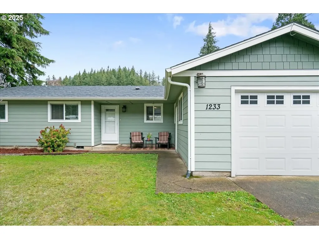 1233 S Water Street Silverton OR 97381
