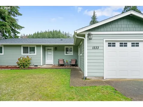 1233 S Water Street Silverton OR 97381