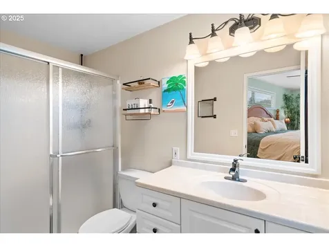 1233 S Water Street Silverton OR 97381