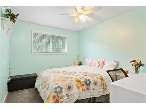 1233 S Water Street Silverton OR 97381