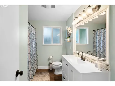 1233 S Water Street Silverton OR 97381
