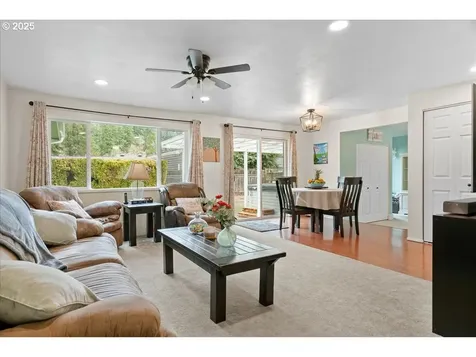 1233 S Water Street Silverton OR 97381