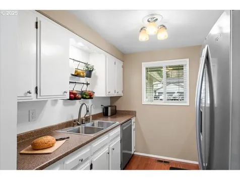 1233 S Water Street Silverton OR 97381