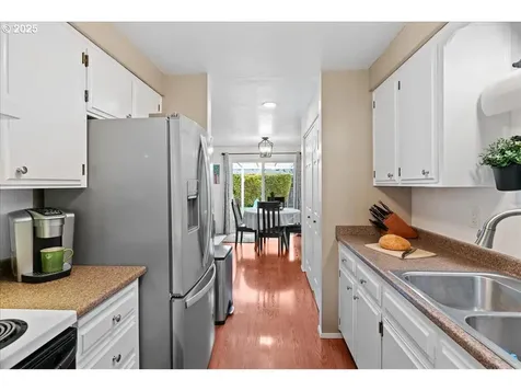 1233 S Water Street Silverton OR 97381