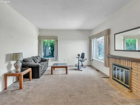 3016 Twin Oak Place NW Salem OR 97304