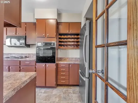 3016 Twin Oak Place NW Salem OR 97304