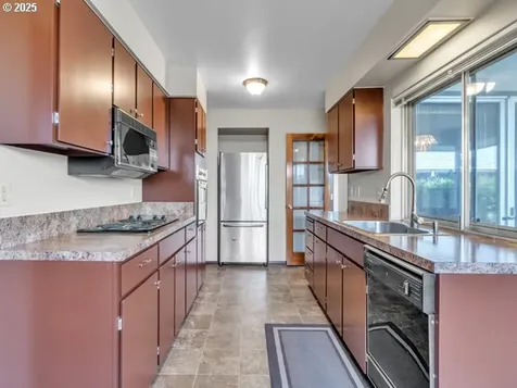 3016 Twin Oak Place NW Salem OR 97304