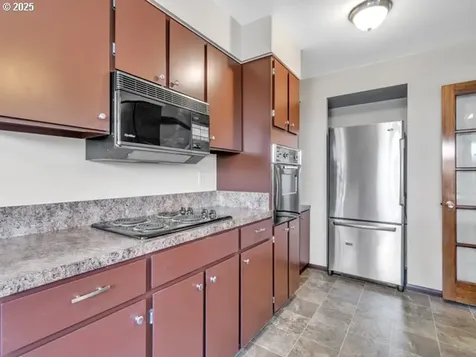3016 Twin Oak Place NW Salem OR 97304