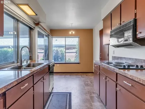 3016 Twin Oak Place NW Salem OR 97304