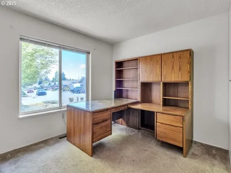3016 Twin Oak Place NW Salem OR 97304
