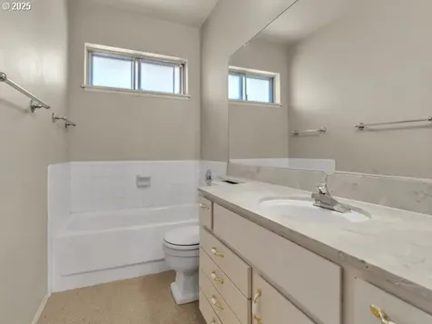 3016 Twin Oak Place NW Salem OR 97304