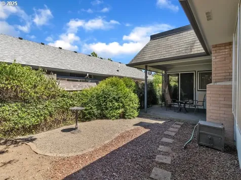3016 Twin Oak Place NW Salem OR 97304