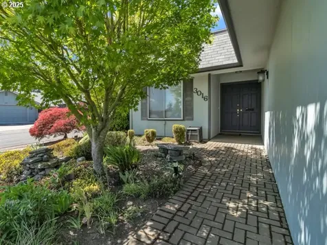3016 Twin Oak Place NW Salem OR 97304