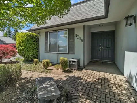 3016 Twin Oak Place NW Salem OR 97304